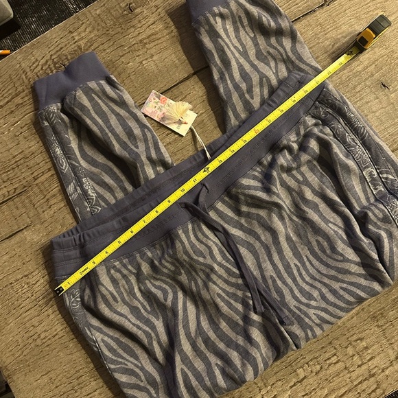 Johnny Was Hazy Allebra Sweatpants. - Picture 5 of 6